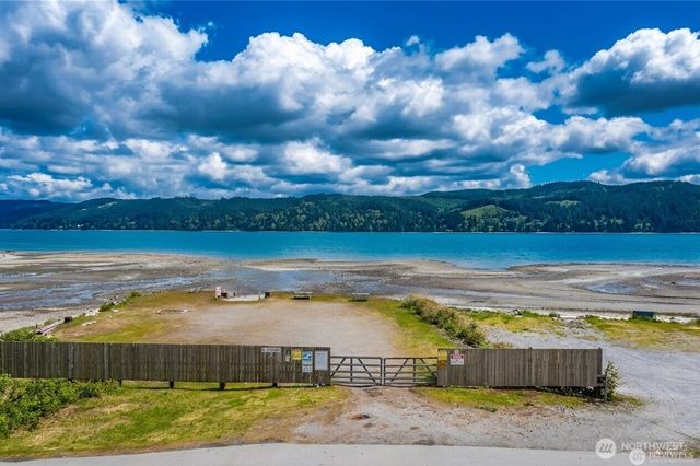 31 N Colony Surf Drive, Lilliwaup, WA 98555