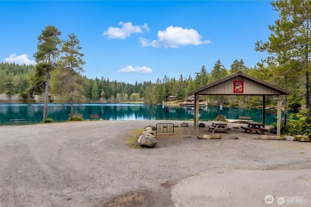 31 N Colony Surf Drive, Lilliwaup, WA 98555