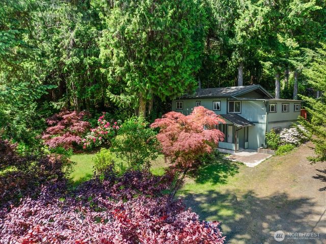 31 N Colony Surf Drive, Lilliwaup, WA 98555