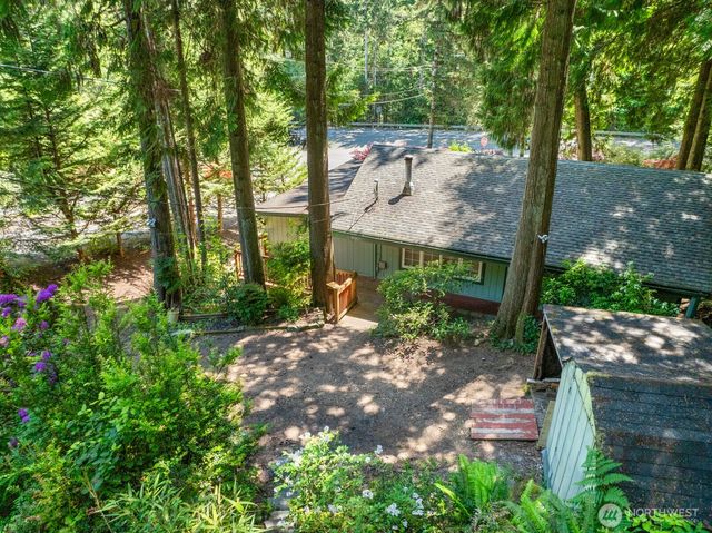 31 N Colony Surf Drive, Lilliwaup, WA 98555