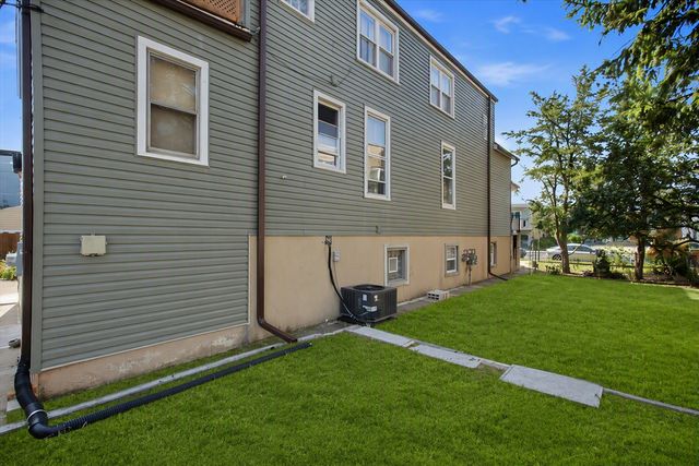 6042 W ADDISON Street, Chicago, IL 60634