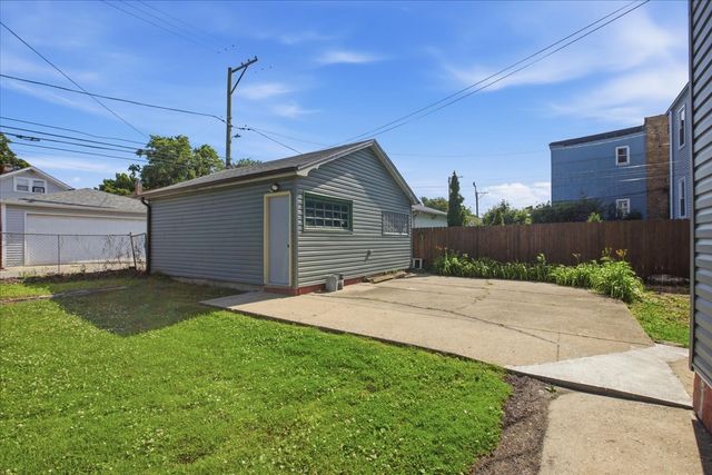 6042 W ADDISON Street, Chicago, IL 60634