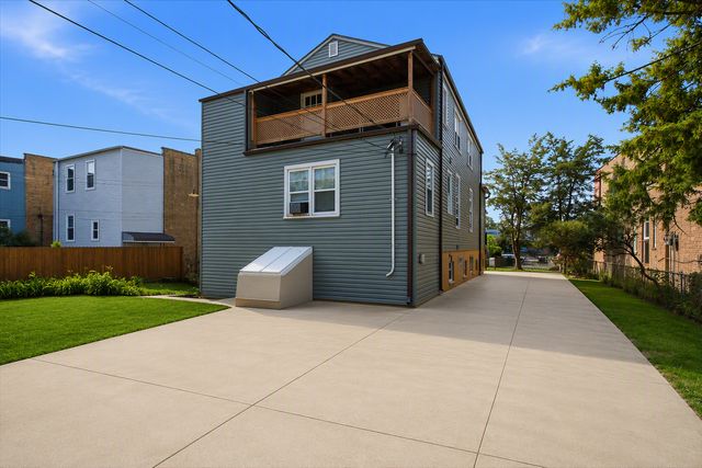 6042 W ADDISON Street, Chicago, IL 60634