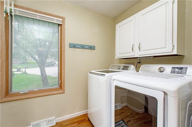 1201 SW Hopi Street, Blue Springs, MO 64015