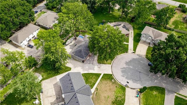 1201 SW Hopi Street, Blue Springs, MO 64015