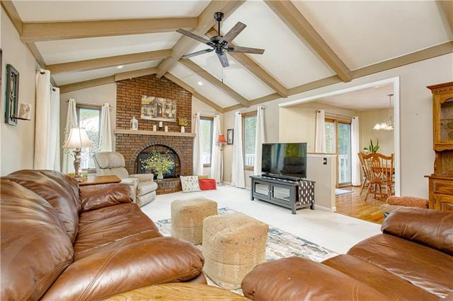 1201 SW Hopi Street, Blue Springs, MO 64015