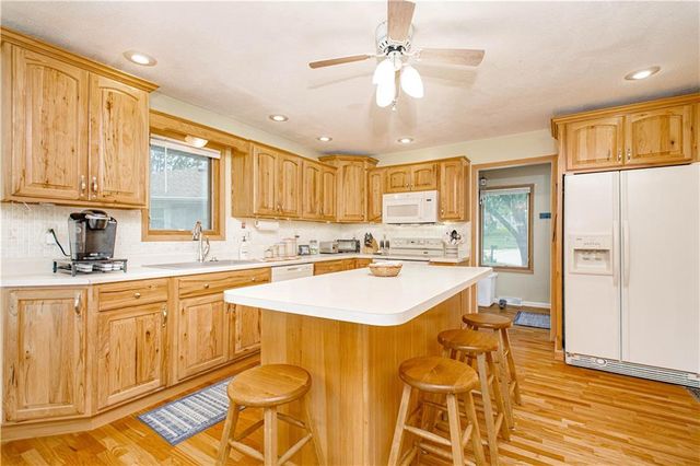 1201 SW Hopi Street, Blue Springs, MO 64015