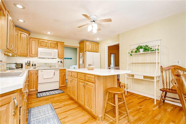 1201 SW Hopi Street, Blue Springs, MO 64015