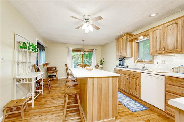 1201 SW Hopi Street, Blue Springs, MO 64015