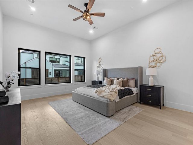 811 Woodstock Street, Bellaire, TX 77401