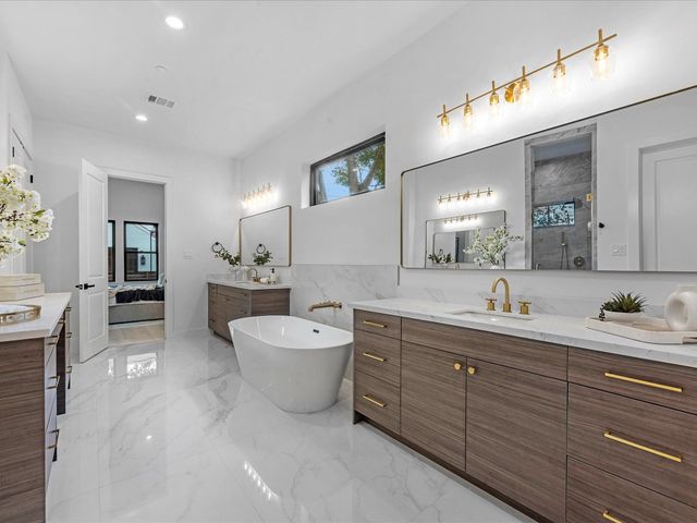 811 Woodstock Street, Bellaire, TX 77401