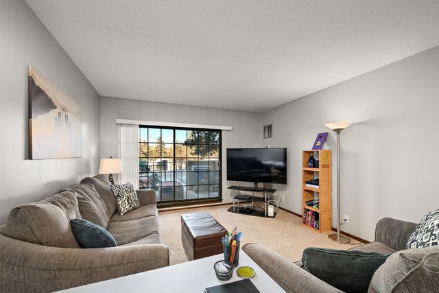 6650 Vernon Avenue S 116, Edina, MN 55436