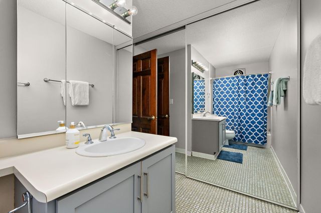 6650 Vernon Avenue S 116, Edina, MN 55436