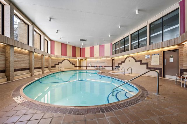 6650 Vernon Avenue S 116, Edina, MN 55436