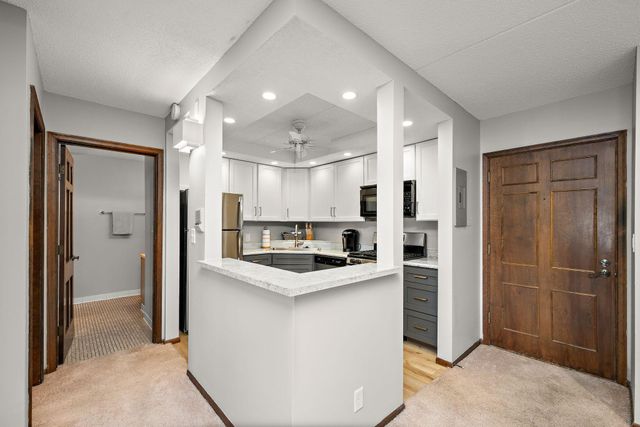 6650 Vernon Avenue S 116, Edina, MN 55436