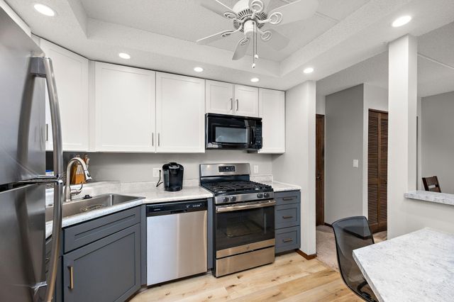 6650 Vernon Avenue S 116, Edina, MN 55436