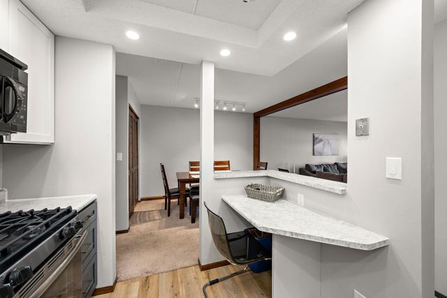 6650 Vernon Avenue S 116, Edina, MN 55436