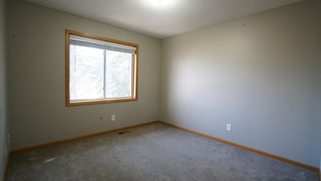 7161 Upper 15th Street N, Oakdale, MN 55128