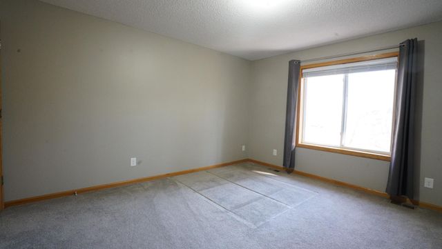 7161 Upper 15th Street N, Oakdale, MN 55128