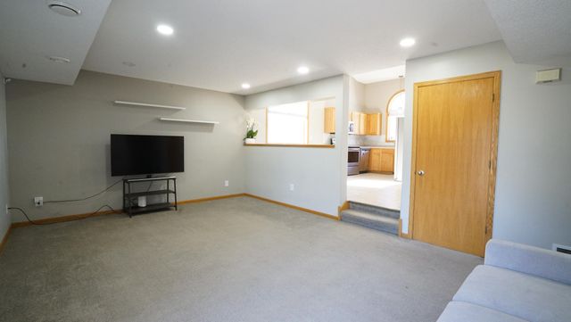 7161 Upper 15th Street N, Oakdale, MN 55128