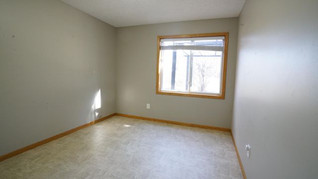 7161 Upper 15th Street N, Oakdale, MN 55128