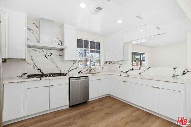 6266 Etiwanda Avenue, Tarzana, CA 91335