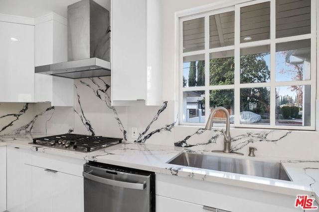 6266 Etiwanda Avenue, Tarzana, CA 91335