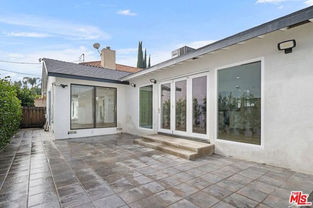 6266 Etiwanda Avenue, Tarzana, CA 91335