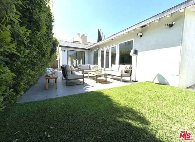 6266 Etiwanda Avenue, Tarzana, CA 91335