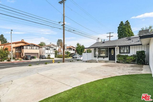 6266 Etiwanda Avenue, Tarzana, CA 91335