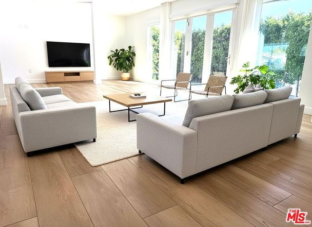 6266 Etiwanda Avenue, Tarzana, CA 91335