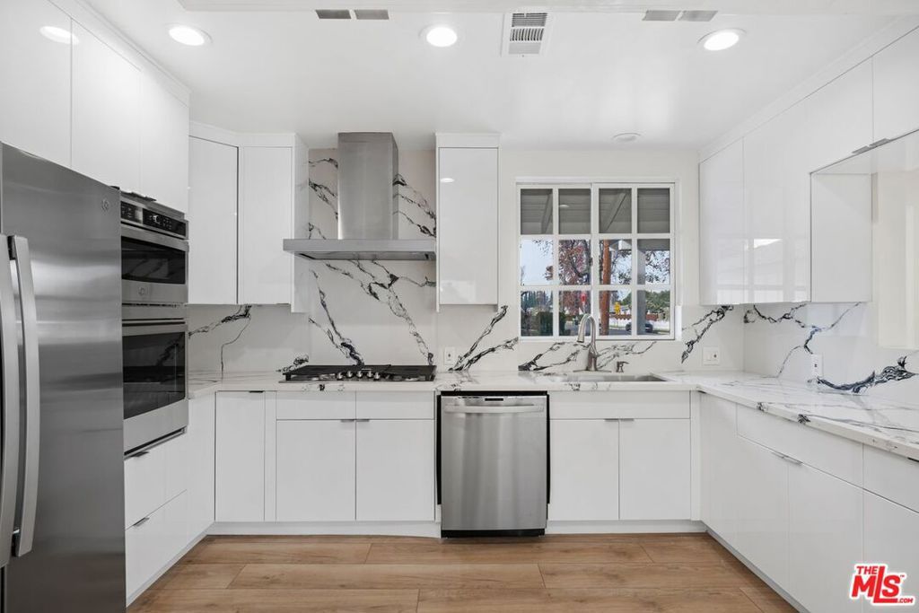 6266 Etiwanda Avenue, Tarzana, CA 91335