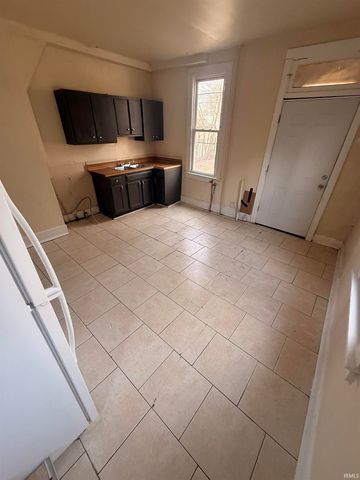 205 W Oregon St Unit 207, Evansville, IN 47710