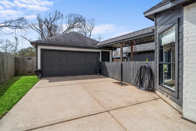 2718 Five Oaks Drive, Missouri City, TX 77459