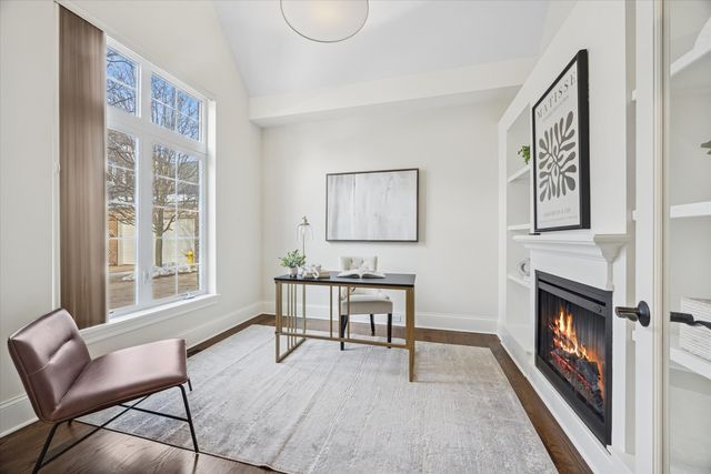 355 W FIRST Avenue, Elmhurst, IL 60126