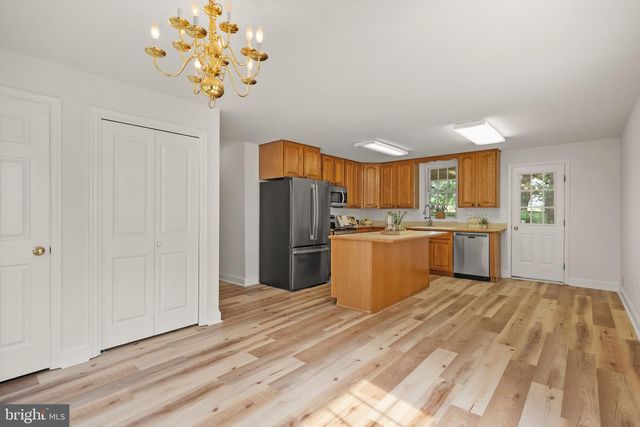 42277 CHESTNUT HILL LN, Leesburg, VA 20176