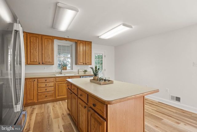 42277 CHESTNUT HILL LN, Leesburg, VA 20176