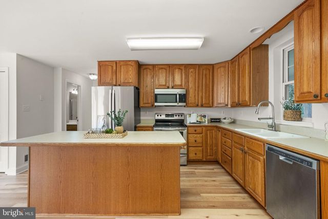 42277 CHESTNUT HILL LN, Leesburg, VA 20176