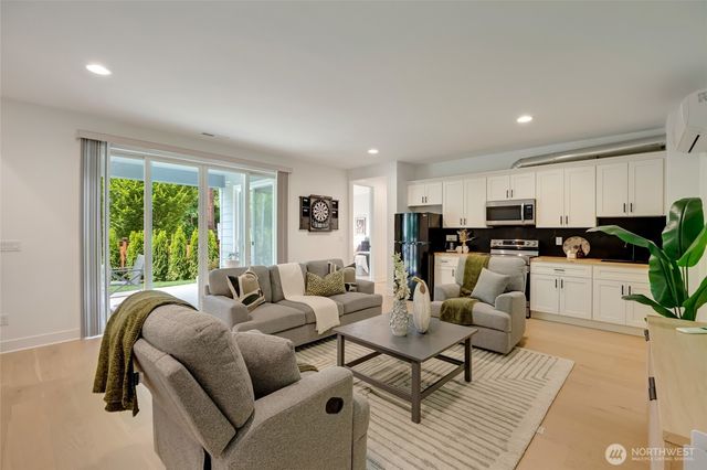27015 235th Place SE, Maple Valley, WA 98038