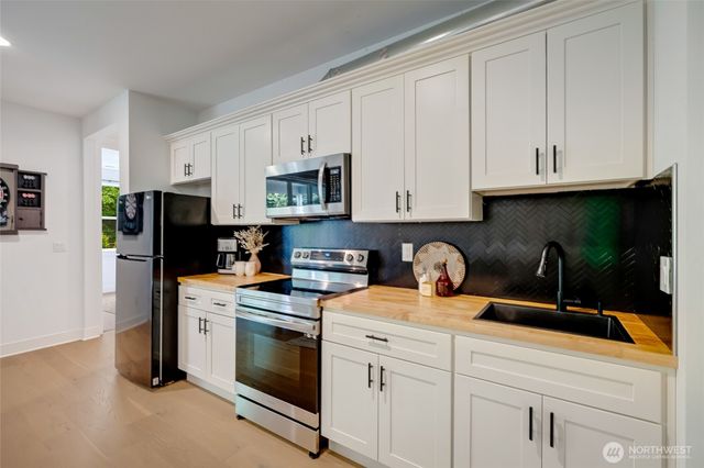 27015 235th Place SE, Maple Valley, WA 98038