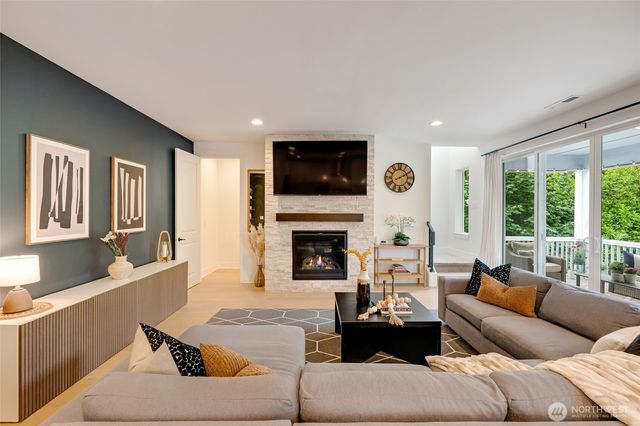 27015 235th Place SE, Maple Valley, WA 98038