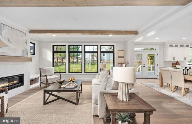 1022 HILLCREST DR SW, Vienna, VA 22180