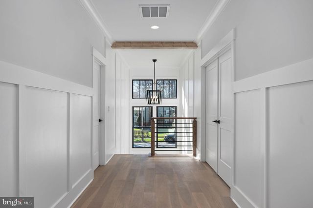 1022 HILLCREST DR SW, Vienna, VA 22180