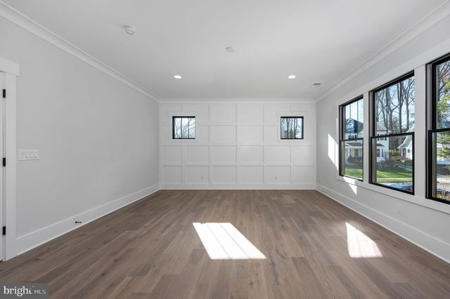 1022 HILLCREST DR SW, Vienna, VA 22180