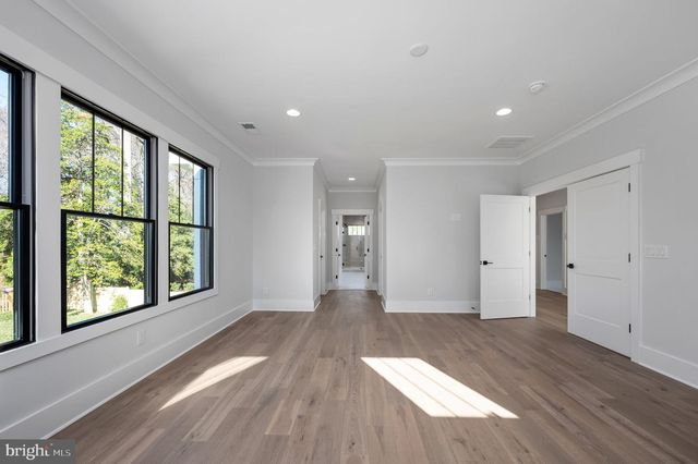 1022 HILLCREST DR SW, Vienna, VA 22180