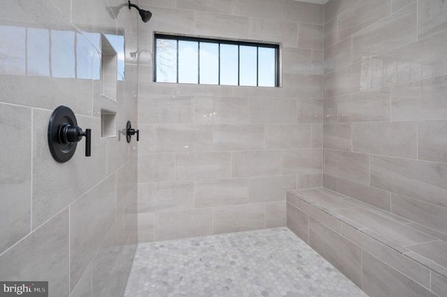 1022 HILLCREST DR SW, Vienna, VA 22180