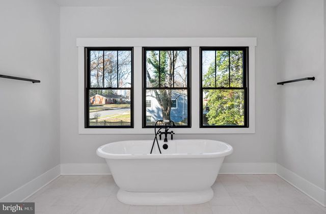 1022 HILLCREST DR SW, Vienna, VA 22180