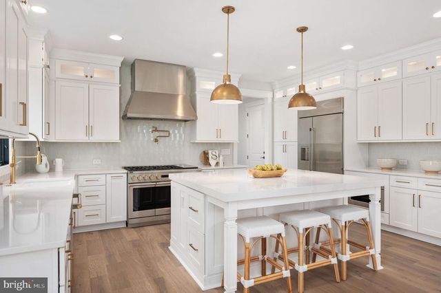 1022 HILLCREST DR SW, Vienna, VA 22180