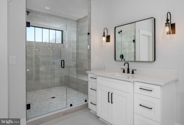 1022 HILLCREST DR SW, Vienna, VA 22180