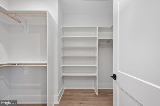 1022 HILLCREST DR SW, Vienna, VA 22180